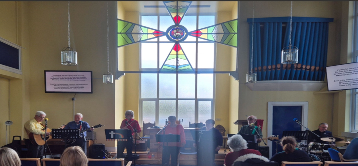Dukinfield congregation (Cheshire) making a Joyful noise to the Lord!